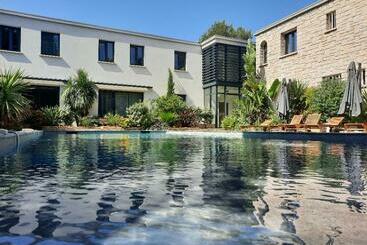 هتل Hpc Suites Parking Gratuit & Piscine Chauffée