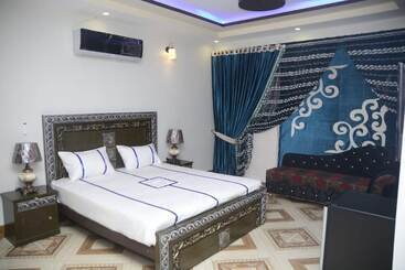 هتل Titanic Resort Faisalabad