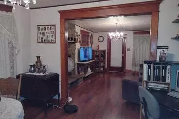 Aamiaismajoitus (B&B) Quiet Full Size Bed Close To Town 420 Friendly