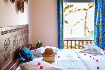 Отель Mambo Paradise