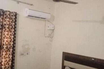 Hotel Spot On 83131 Saini Property