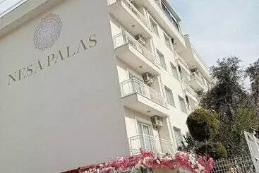 هتل آپارتمان Nesa Palas