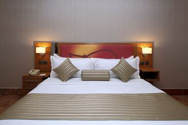 Mena Holiday Beach Resort Half Moon