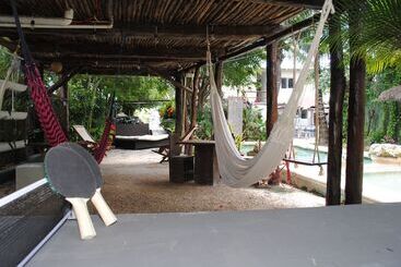 בית מלון כפרי Lobo Inn   Hostel