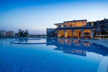 Nevis Resort & Aqua Park   All Inclusive