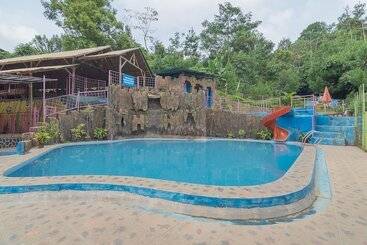 Hotel Reddoorz Resort Syariah @ Batu Apung Purwakarta