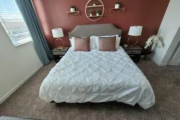 هتل آپارتمان 2br2bd, Downtown, Cal King