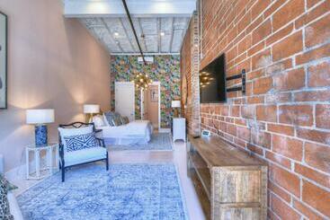 فندق The Pink Room At Emily S On The Island