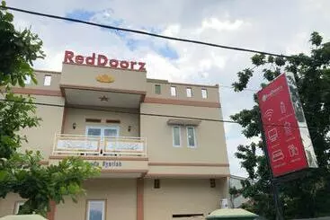 Hotel Reddoorz Syariah @ Jalan Pangeran Antasari 4