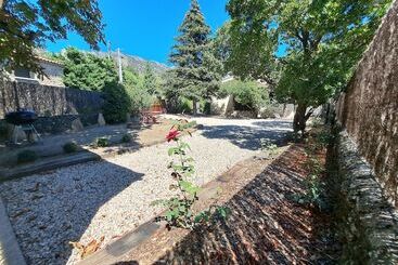 צימר L Interlude