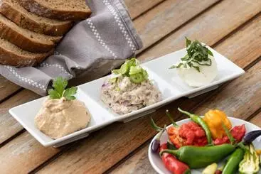 Bed & Breakfast Modern Room #2 In House /w Pool & Poolbar