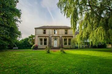 민박 Tudhoe Park House