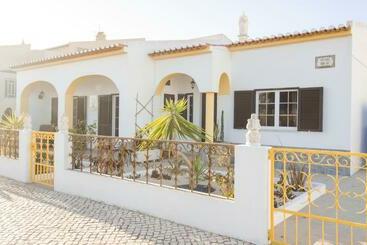 پانسیون Lemontree Eco Surfhouse