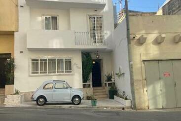 پانسیون Ave Maria Guest House