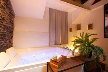 تختخواب و صبحانه Love Room Bohème Les Petits Plaisirs