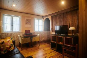 پانسیون Casa Da Praça Velha Guest House