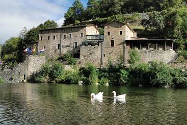 ベッドアンドブレックファースト Le Moulin Du Temps Chambres Et Lounge Bar Au Bord De La Rivière