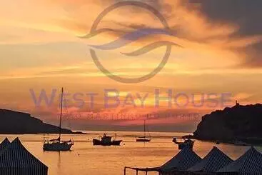 ペンション West Bay House