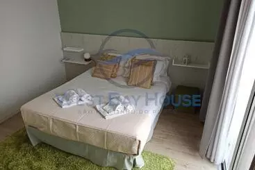 ペンション West Bay House