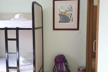 هاستل Alvorada Medieval, Al