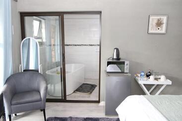 住宿加早餐  Charis View Guest House