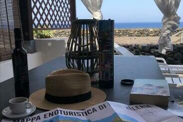 Aparthotel Perla Nera I Dammusi Di Scauri