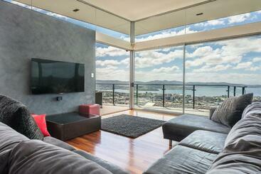 Bed and Breakfast Hobart View