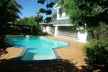 פנסיון Kiepersol B+b & Sc Flats