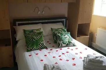 Bed and Breakfast Igguldene Retreat