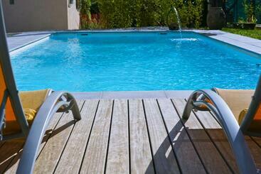 ペンション La Maison Des Artistes