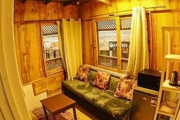 هتل آپارتمان The Spot Villa