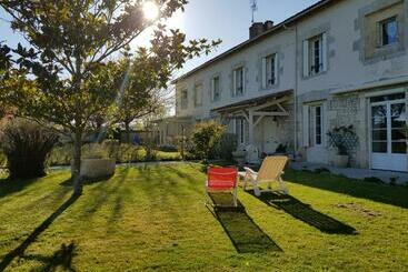 Bed and Breakfast Domaine De Pelouaille   Chambre D Hôtes