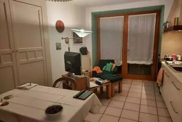 Aamiaismajoitus (B&B) Alla Curva Di Elia Manzoni