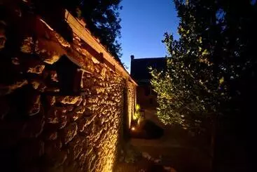 ベッドアンドブレックファースト Domaine De Cazal   Chambres D Hôtes Avec Piscine Au Cœur De 26 Hectares De Nature Préservée