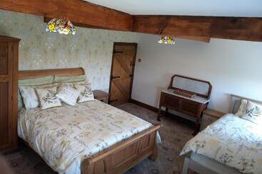 Upper Eyton Farmhouse B&b