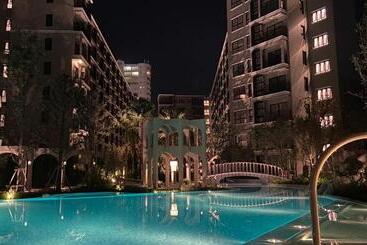 Aparthotel La Casita Pool Access Condo Huahin