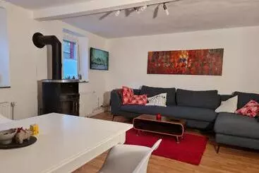 Schönste Lage Am Rhein In Unmittelbarer Stadtnähe, B & B