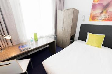 בית מלון כפרי Court Garden