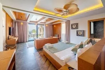 Moyo Luxury Boutique Hotel & Beach