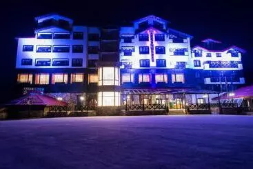 Snezhanka Hotel Pamporovo   Half Board & Ski