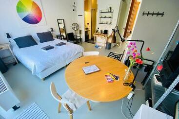 تختخواب و صبحانه Private Studio With Free Car Parking