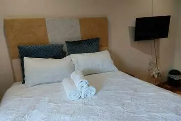 Pension Ikhutseng Guesthouse And Spa