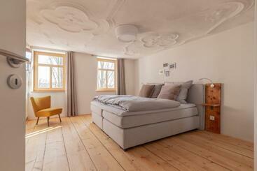 Pensão Maindrei   Schlafen Am Fluss