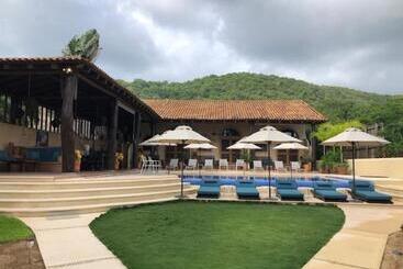 تختخواب و صبحانه Casa De La Costa