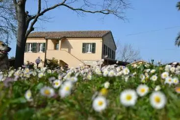 Hôtel Il Mandorlo   Agriturismo E Azienda Agricola Ferrato