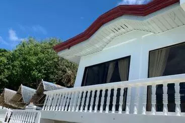Pensão Luna Oslob Travellers Inn   Beach Front