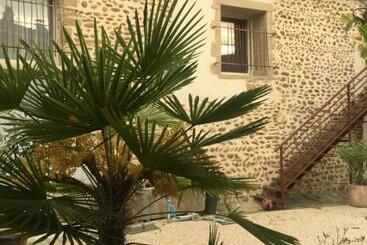 بنسيون ô Joly Valois