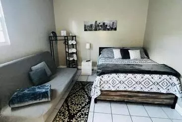 پانسیون Lovely & Modern Room In Miami