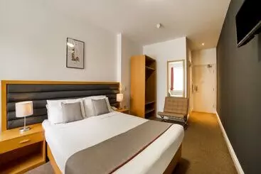 هتل OYO London Luton