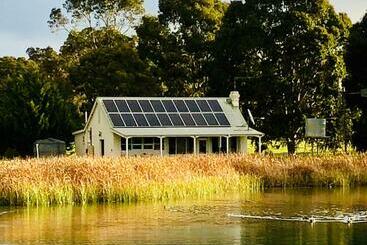 Bed and Breakfast The Lake House Retreat